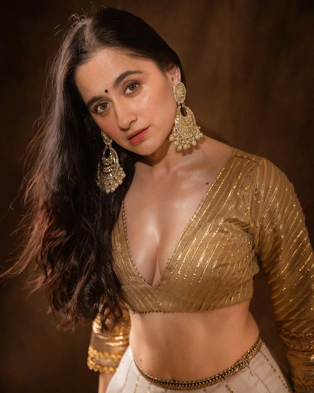 Sanjeedas Thanks 2023 With Trendsetting Outfit