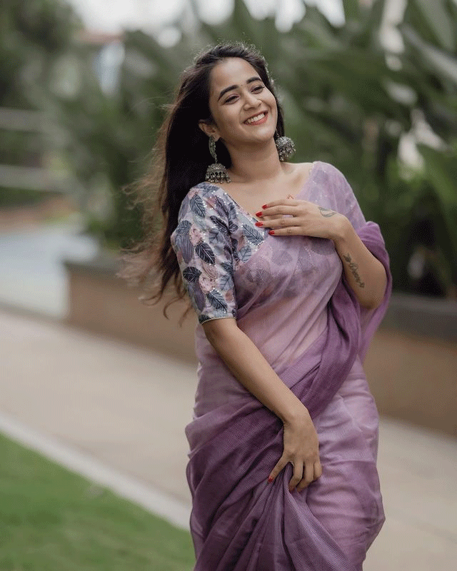 Deepthi Sunainas Lavender Saree Affair