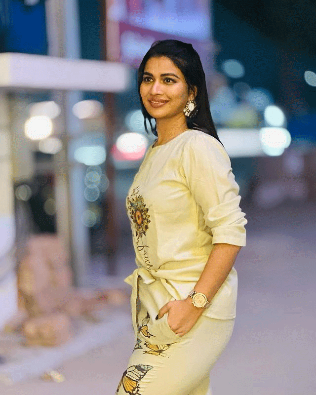 Inaya Sulthans Striking Instagram Photoshoot