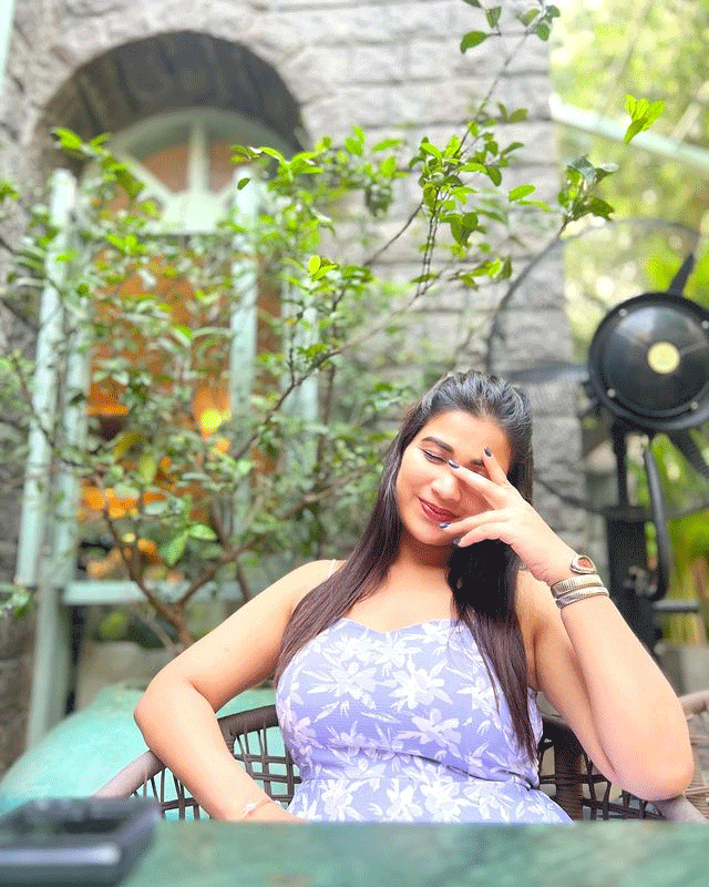 Inaya Sulthans Striking Instagram Photoshoot