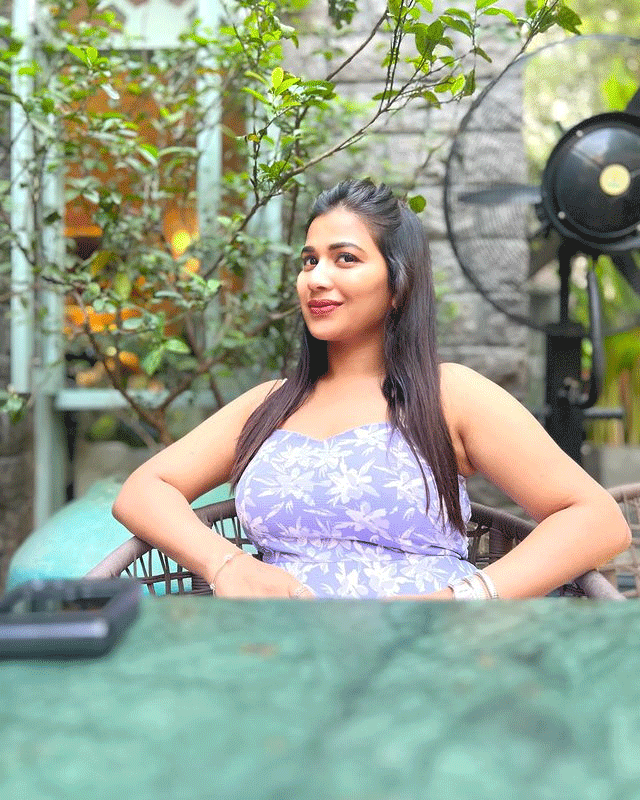 Inaya Sulthans Striking Instagram Photoshoot Inaya Sulthans Striking Instagram Photoshoot