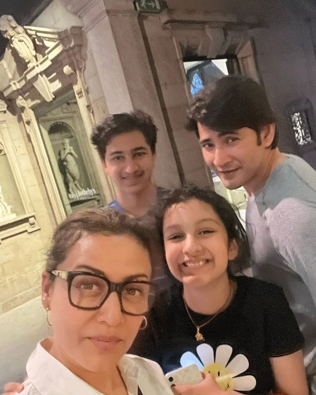 Superstar Welcomes New Year In Style At Dubai! Superstar Welcomes New Year In Style At Dubai!