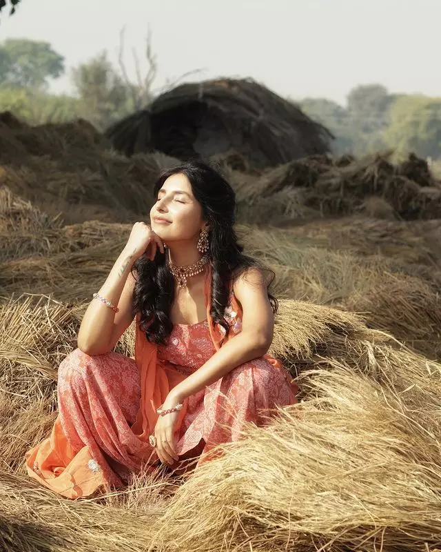 Dazzling Show From Falaknuma Das Girl In Yellow! Dazzling Show From Falaknuma Das Girl In Yellow!