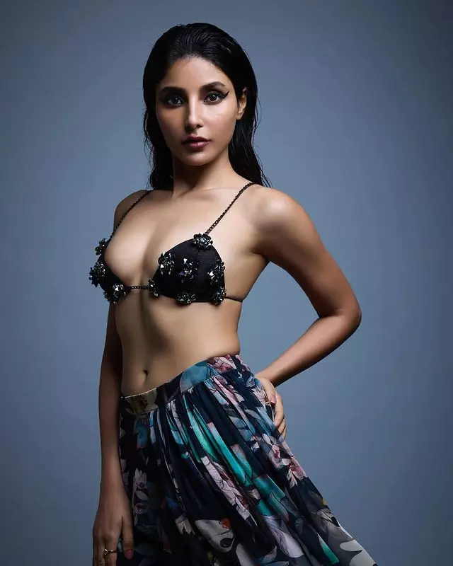 Dazzling Show From Falaknuma Das Girl In Yellow! Dazzling Show From Falaknuma Das Girl In Yellow!