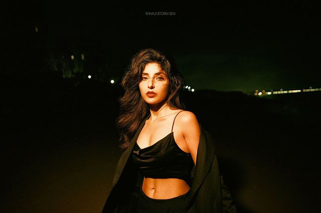 Dazzling Show From Falaknuma Das Girl In Yellow! Dazzling Show From Falaknuma Das Girl In Yellow!