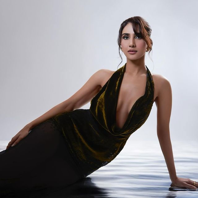Vaani Kapoor unseen adorable look