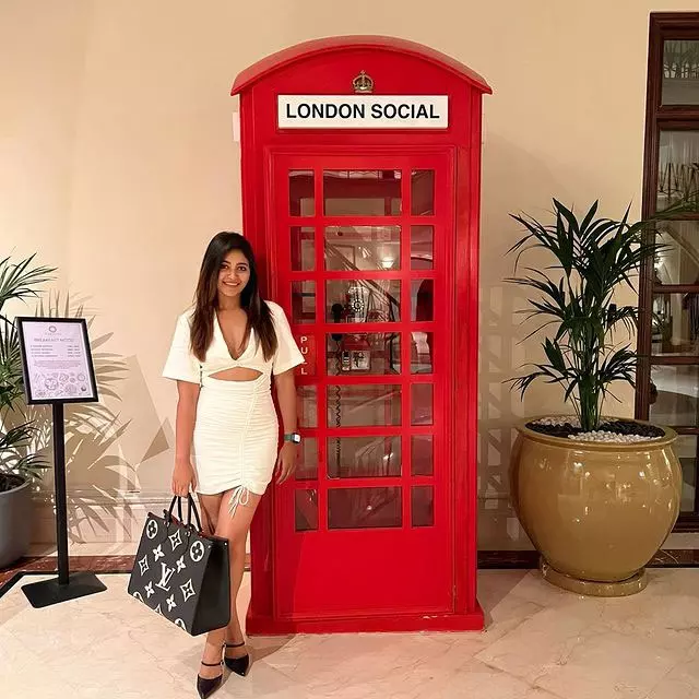 Anjali Simple Beautiful Looks Anjali Simple Beautiful Looks