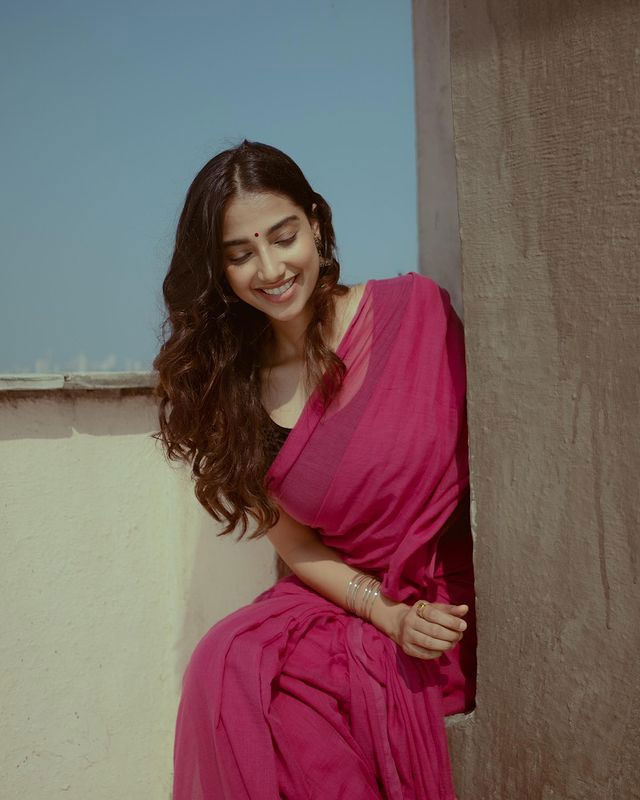 Delightful Meenakshi Dazzles In A Saree