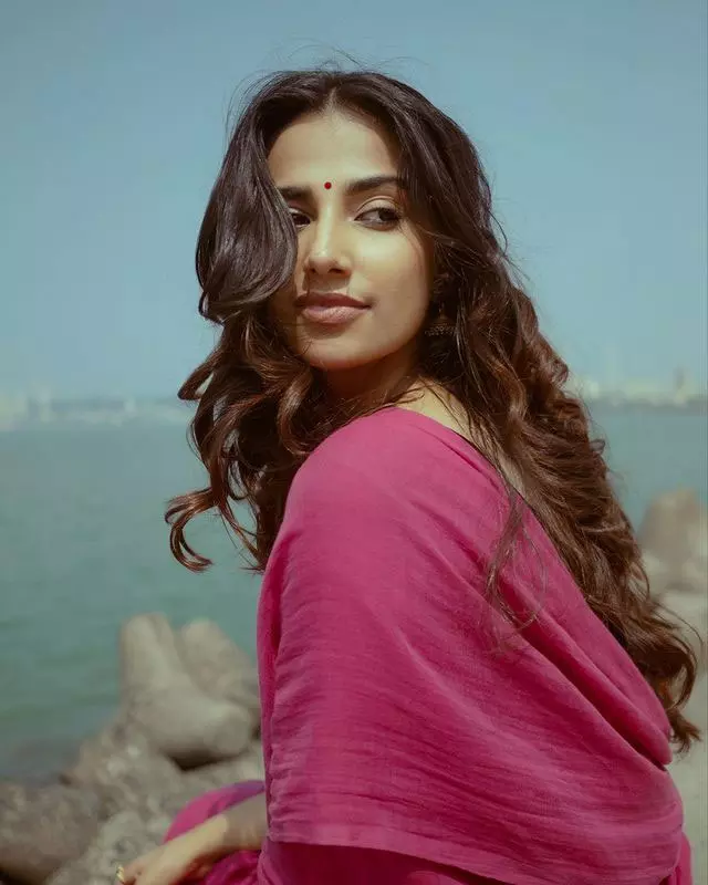 Delightful Meenakshi Dazzles In A Saree