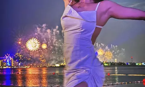 Samantha Kicks Off New Year In Stellar Fashion