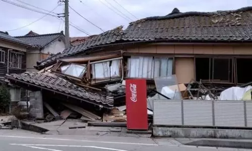 కొత్త సంవత్సరం రోజు విషాదం.. ఆ దేశంలో సునామీ!