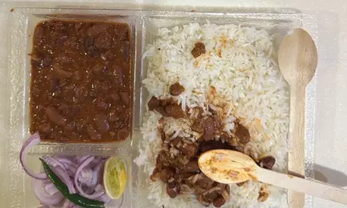 ఫ్లైట్ జర్నీ అయితే.. పట్టపగలే దోపిడీ.. ఎయిర్ పోర్టుల దారుణాలు