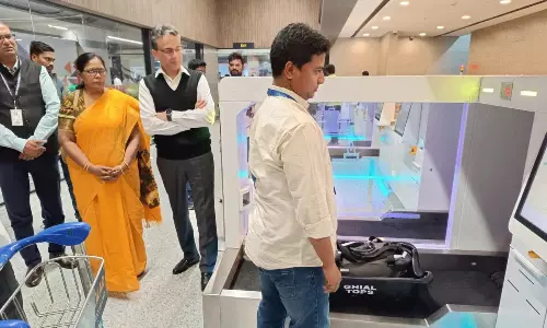 శంషాబాద్ ఎయిర్ పోర్టులో కొత్త సౌకర్యం.. పార్కింగ్ లోనే లగేజ్ చెక్ ఇన్