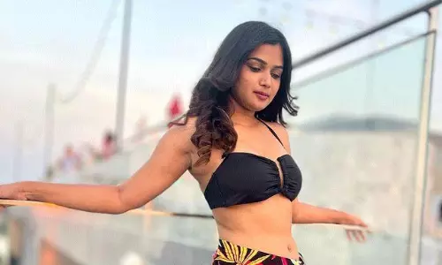 అరియానా.. నాన్ స్టాప్ గ్లామర్ స్ట్రోక్