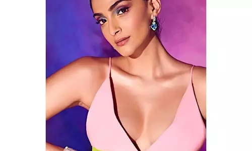 Sonam Kapoor Exposes A Bit More!