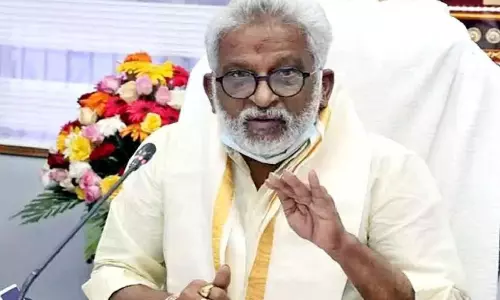 అమ్మాయి షర్మిలపై బాబాయ్‌ కీలక వ్యాఖ్యలు!