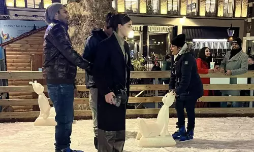 ఐస్ స్కేటింగ్‌లో ప్రేమ జంట రొమాన్స్