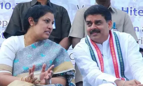 ఆ విషయం పవన్ ను అడగండి: పురంధేశ్వరి