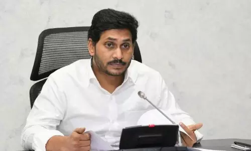 జగన్ అర్ధ సెంచరీ కొడుతున్నా టీడీపీ క్యాంప్ కిటకిటలాడదేంటి...!?