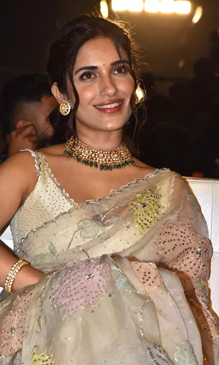 Venkatesh and Co-stars Groove and Glam Up in Style at Saindhav Event Set 4