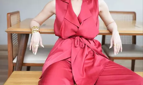 Karishma Tanna Slutry Looks in Red