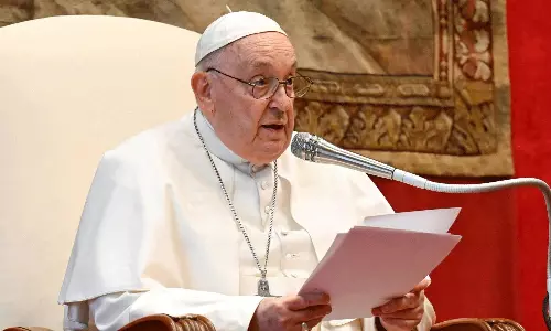 అద్దెగర్భం పద్దతిపై పోప్  ఫ్రావిన్స్  సంచలన వ్యాఖ్యలు!