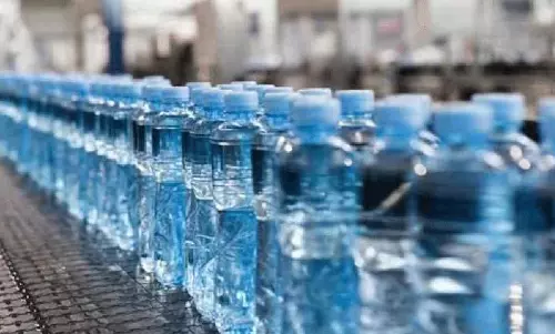 పారాహుషార్.. లీటరు బాటిల్ నీళ్లలో 2.4లక్షల ప్లాస్టిక్ రేణువులు