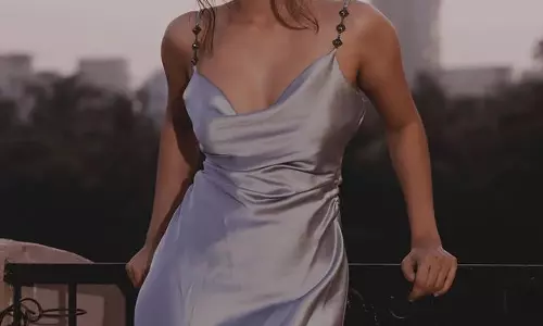 Shreya Dhanwantary slips into fashionable wear!