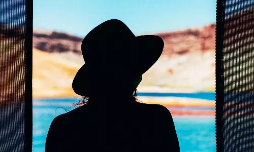 హీరోల తాట తీసే హీరోయిన్లు వీళ్లే!