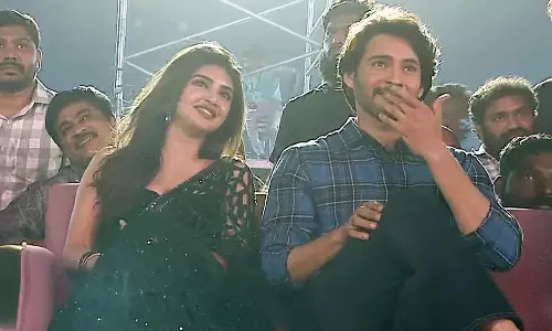 శ్రీలీలతో డాన్స్.. ఆ ఇద్దరు హీరోలే కరెక్ట్ పోటీ