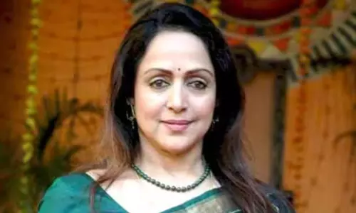 సెల్పీ అడిగితే చిరాకు ప‌డిన హేమామాలిని