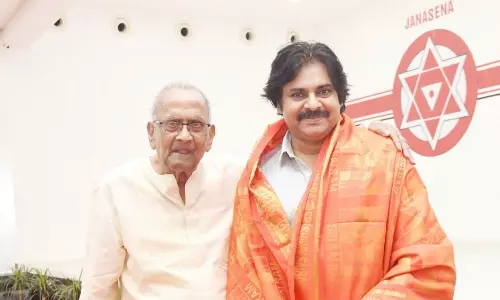 పవన్ తో జోగయ్య కీలక భేటీ.. అసలు తగ్గొద్దంటూ....!?