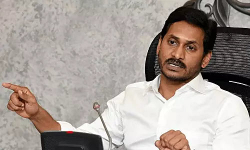 జగన్ మైండ్ గేమ్ లో విపక్షం చిక్కుతుందా...!?