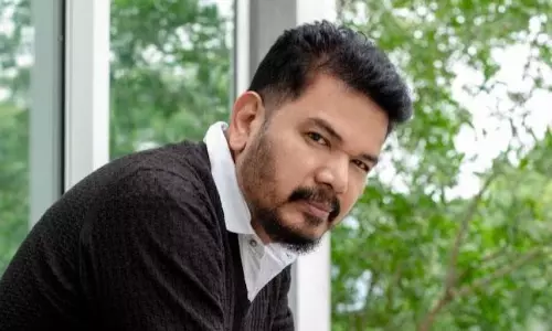 రాజ‌మౌళి..ప్ర‌శాంత్ నీల్ మ‌ధ్య‌లో ఆయ‌న ప్లాన్ ఏంటి?