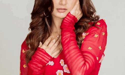 Ashika Ranganath elevates the wow factor in her