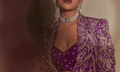 Samyukthas Mesmerizing Style in Purple