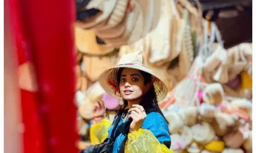 హ్యాట్ ధ‌రించిన‌ ర‌ష్మిక క్యూట్ నెస్ ఓవ‌ర్‌లోడెడ్