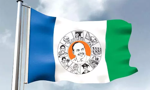 వెళ్ళిపోతున్నా లైట్ తీసుకుంటున్న వైసీపీ...మ్యాటర్ క్లియర్...!?