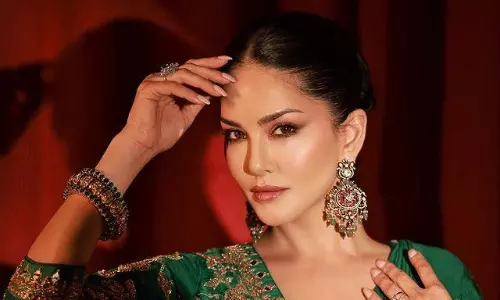 Sunny Leone Keeps It Simple In Traditional Wear
