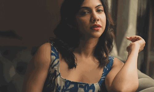 Lights Up! Madonna Sebastian Stuns in Blue Glam! Lights Up! Madonna Sebastian Stuns in Blue Glam!