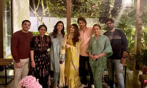 జీకే టీమ్ కు మహేశ్ పార్టీ.. ఆ ఇద్దరు ఎక్కడ మరి?