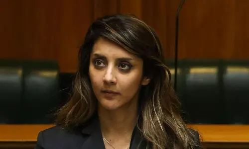 చోరీ చేస్తూ దొరికిన మహిళా ఎంపీ.. ఆమె ఎవరంటే?