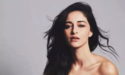 అన‌న్య పాండే టోన్డ్ శిరులు