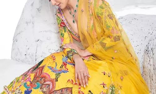 Karishma Tannas Mesmerizing Photo Shoot: A Fusion of Retro and Glamour