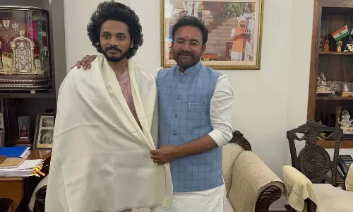 హనుమాన్ హీరోను సత్కరించిన కేంద్రమంత్రి!