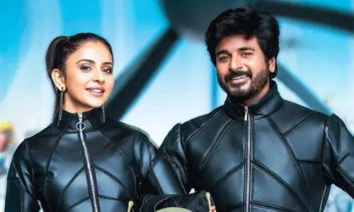 నిక్క‌రు బ్యూటీలో ర‌కుల్ రంజు రంజుగా!