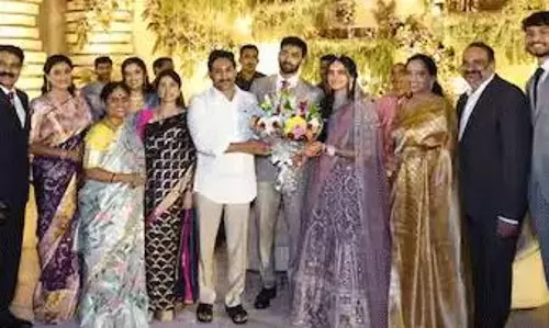 వైరల్  వీడియో... మేనల్లుడి ఎంగేజ్మెంట్  వేడుకలో జగన్  సందడి!