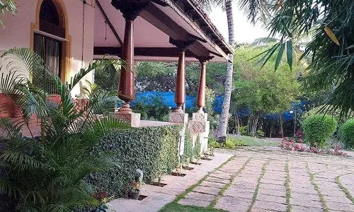 బెంగ‌ళూరు మెగా ఫామ్‌హౌస్‌పైనే క‌ళ్ల‌న్నీ!