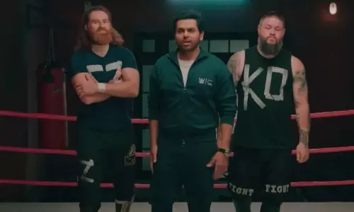 WWE రింగులో పంచ్ లు విసిరిన కార్తీ!