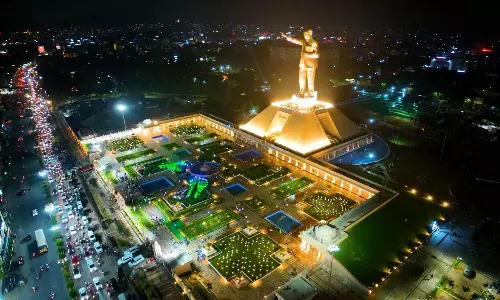 ఏడుపే.. ఏడుపు.. అలా బహిర్గతమైన పెత్తందారీ బుద్దులు!